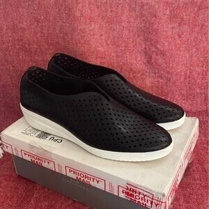 New Directions UCY Sneakers Size 10